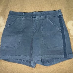 SPANX Women's Stretch Twill Shorts 6" in Hazy Grey Blue size L